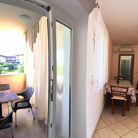 Apartments Goltes Ловречица Экстерьер фото